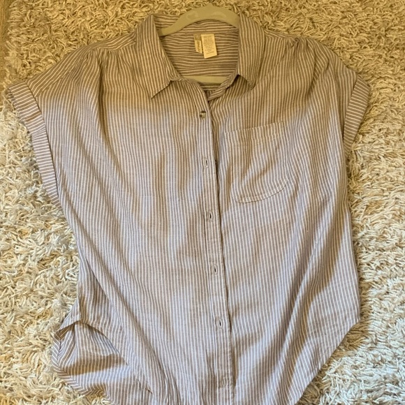 Striped Collared Blouse - Picture 2 of 4